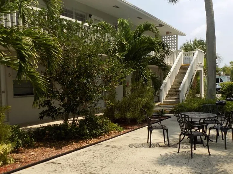 225 Ocean Breeze Lake Worth, FL 33460 — Photo 25