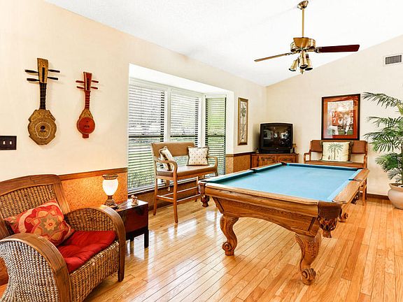 4th image of 18301 Oak Leaf Dr