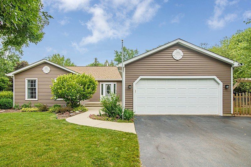 1st image of 1528 Hyde Park Ln