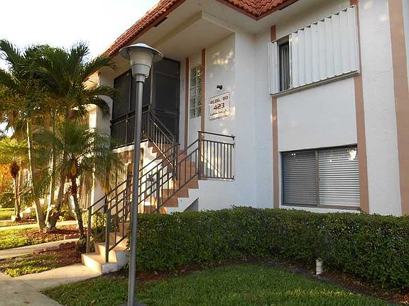 5th image of 423 Lakeview Dr APT 205