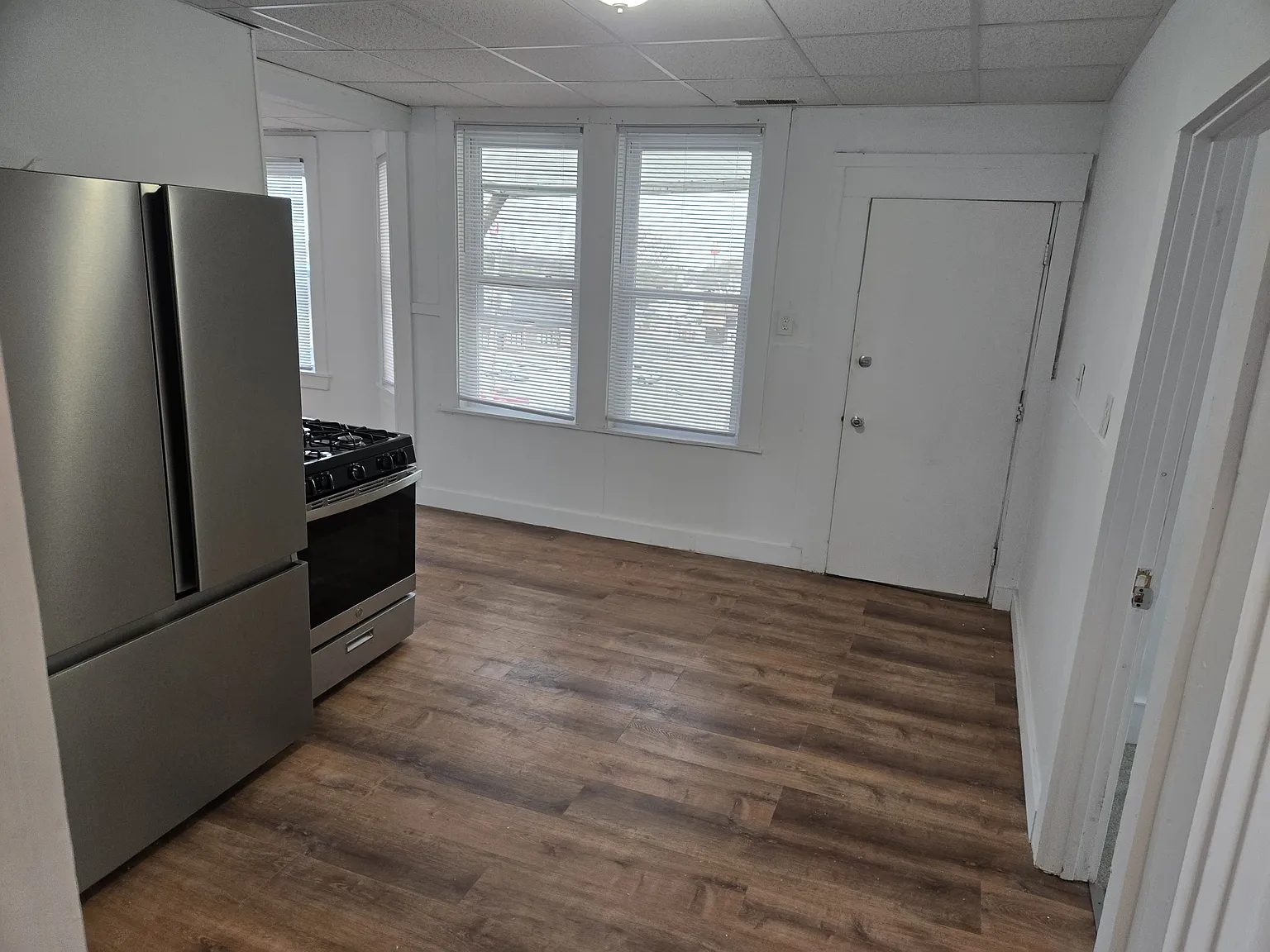 3 bed, 1250 sqft, $2,100 — Photo 3