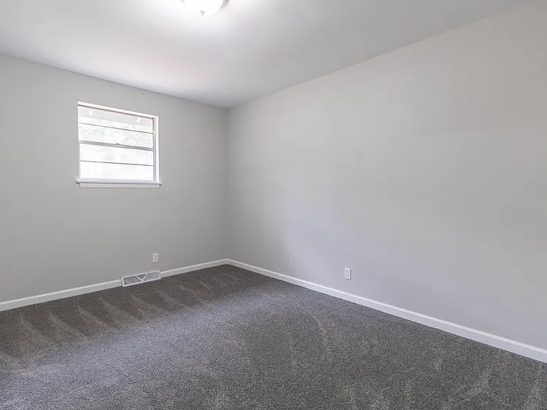 5714 N Maple Ct — Photo 13