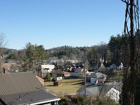 2nd image of 314 Edgewood Dr