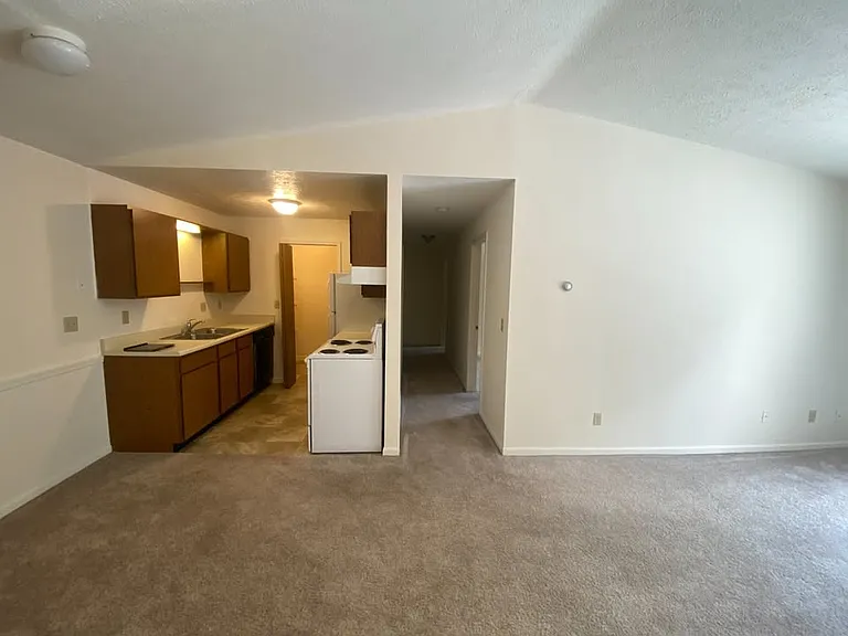 Autumn Ridge Apartments — Photo 8