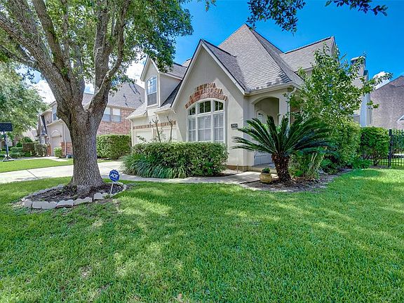 2nd image of 2915 Monet Dr