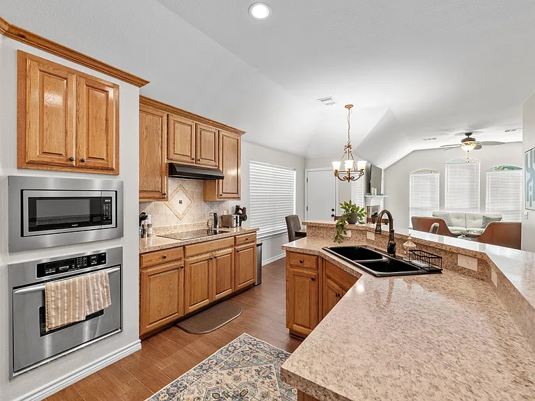 11350 Balcones Dr — Photo 53
