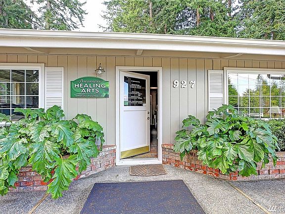 4th image of 927 NW Camano Dr