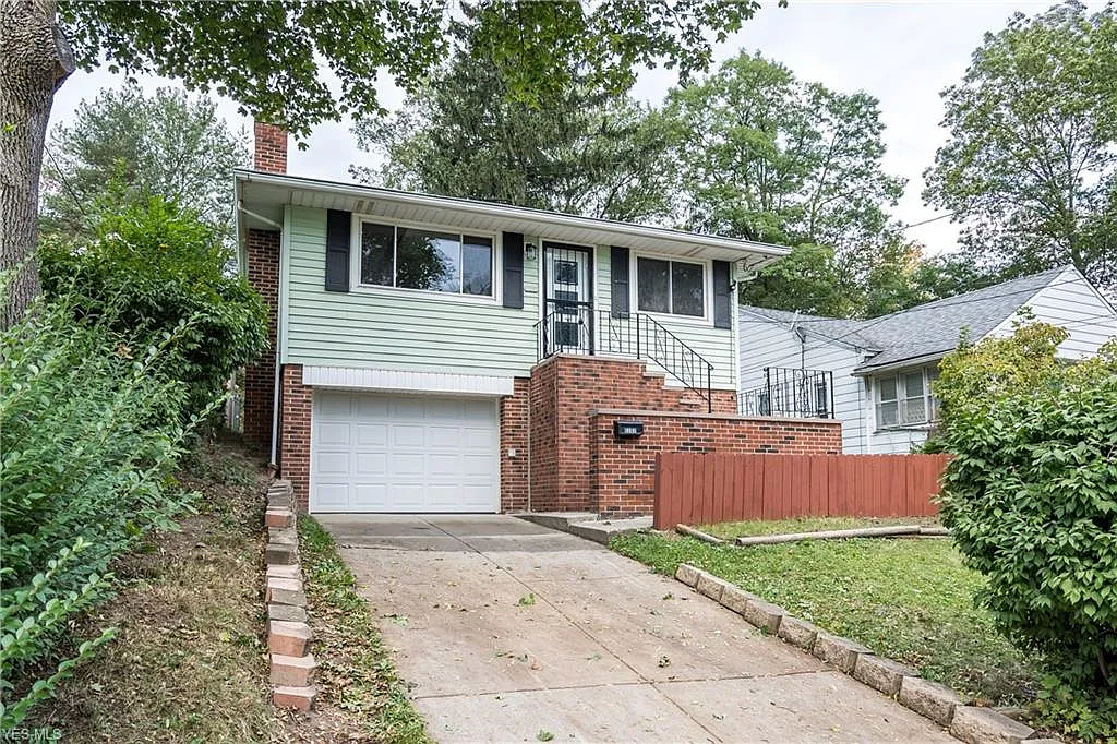 5202 Forest Ave photo 1