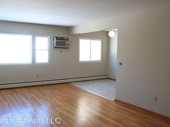3rd image of 317 15th Ave NE APT 4