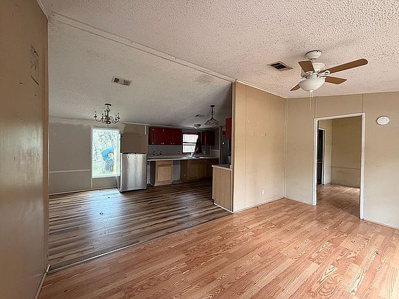 3rd image of 10350 Evergreen St