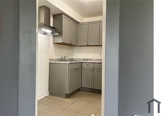 4th image of 609 W Hillcrest Ave #2
