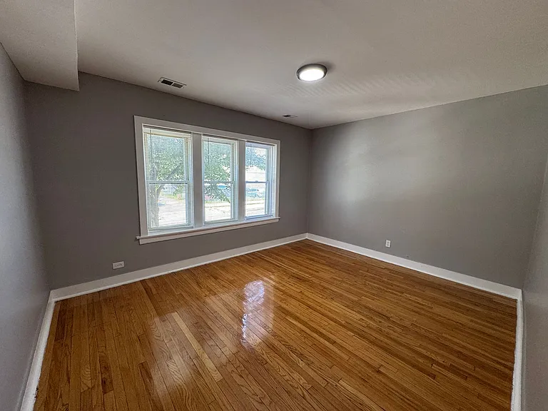 1615 W 78th St #1 — Photo 5