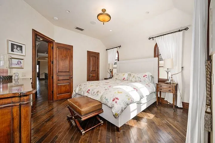 1104 W Bay Ave — Photo 41