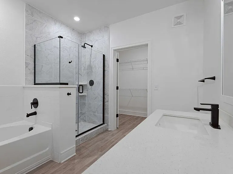 Tropia Luxury Apartments — Photo 138