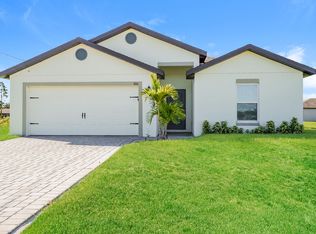 880 Youngreen Dr, Fort Myers, FL 33913