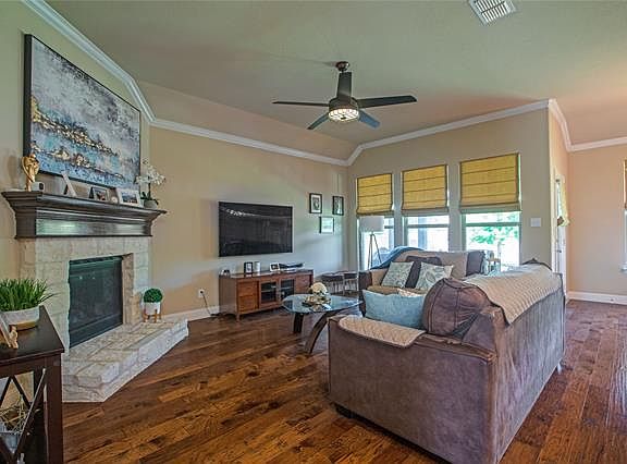 5th image of 3716 Sweetbriar Dr