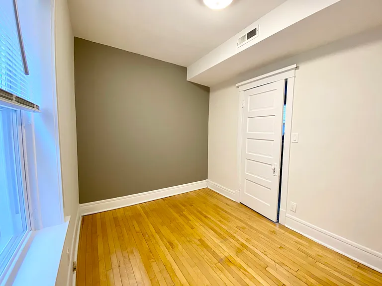 3244 N Oakley Ave #1F — Photo 8