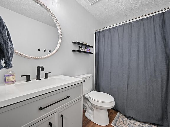 5th image of 3420 Spring Valley Dr