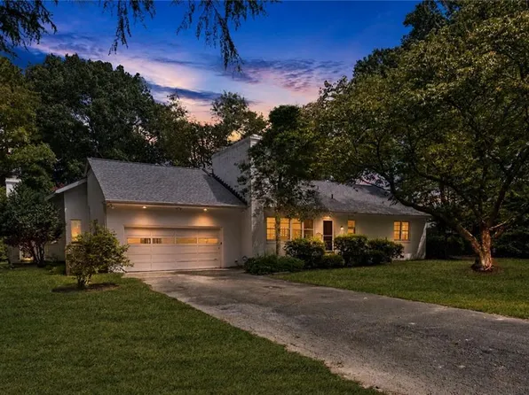 1816 N Alanton Dr, Virginia Beach, VA 23454