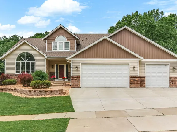 15004 Bridgewater Dr, Savage, MN 55378