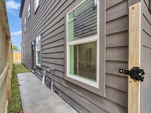 3rd image of 1052 N Ln #A/b