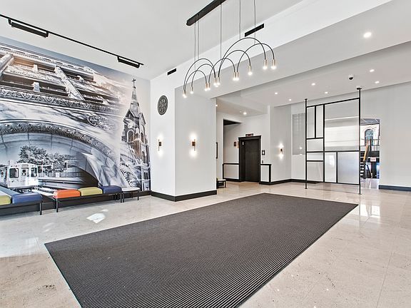 4th image of 1660 N Hudson Ave APT 2L