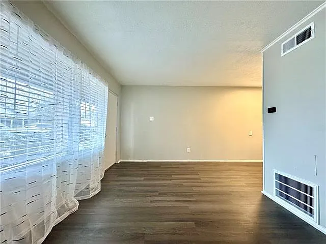 1 bed, 1.0 bath, 570 sqft, $700 — Photo 4