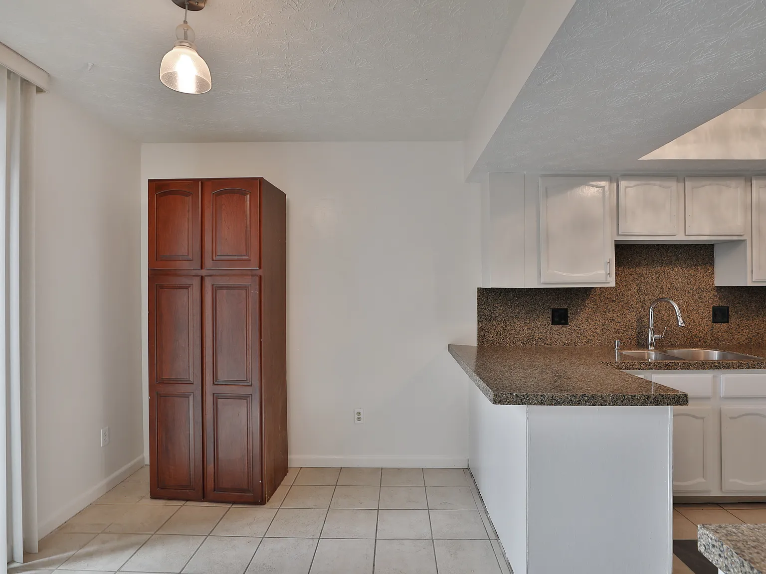3 bed, 2.5 bath, 1570 sqft, $2,195 — Photo 4