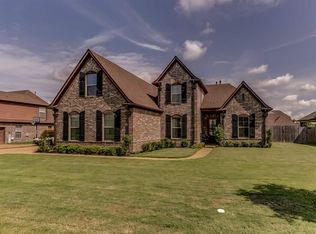 156 Upper Fields Ln, Collierville, TN 38017