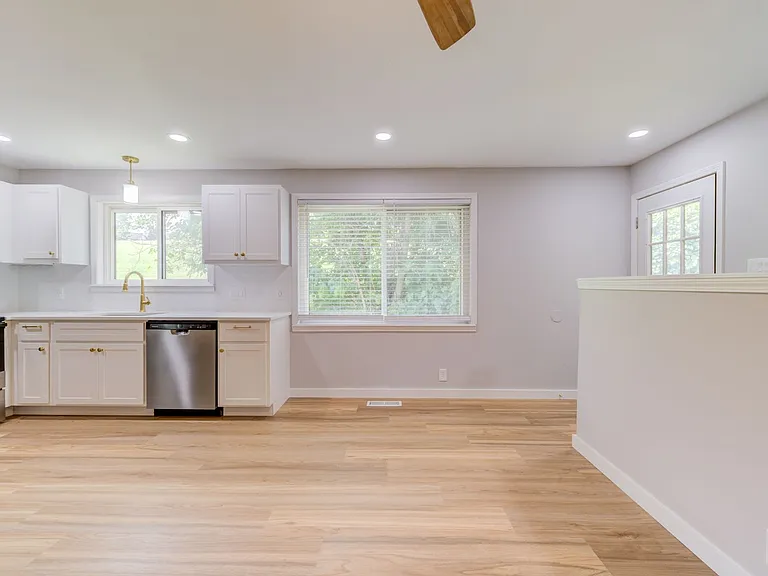 2303 Ida Dr — Photo 10