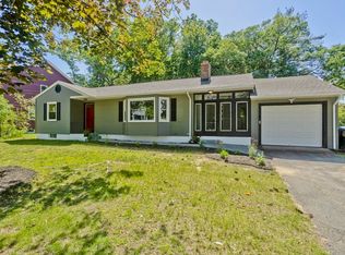 122 W Crystal Brook Dr, Springfield, MA 01118