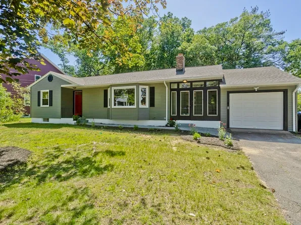 122 W Crystal Brook Dr, Springfield, MA 01118