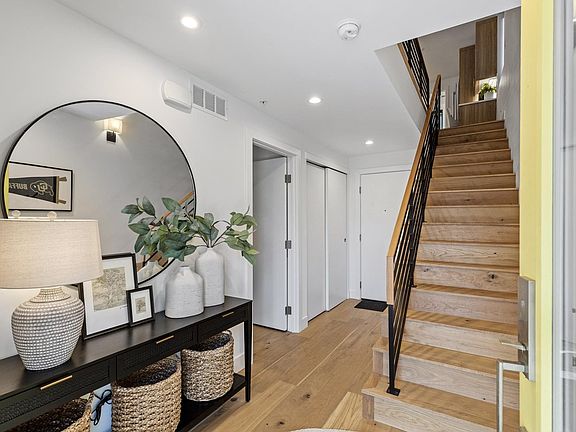 4th image of 2475 Walnut St