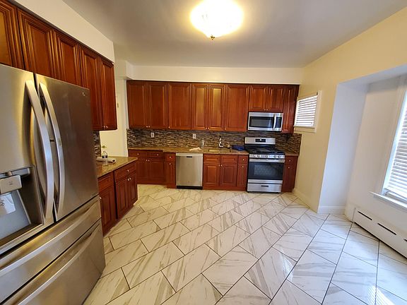 3rd image of 1029 Wilcox Ave #2