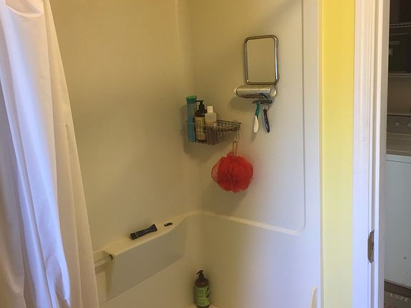 Bathroom Shower and Tub