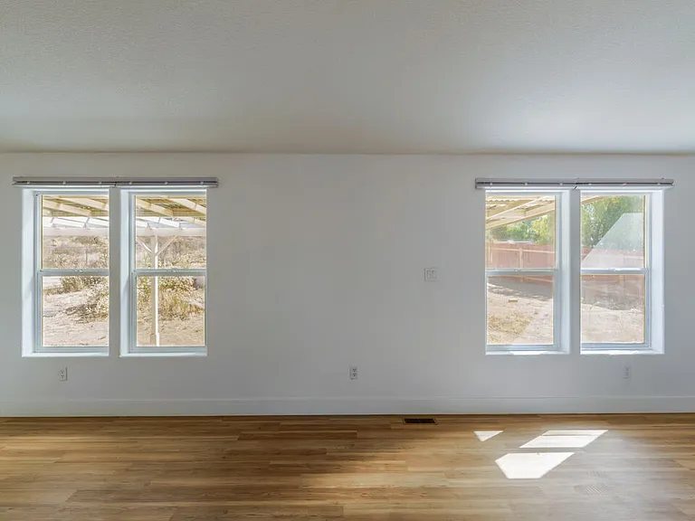 25120 Charina Ln — Photo 16
