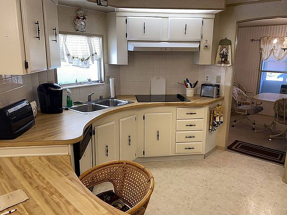 3rd image of 113 Pickering Dr