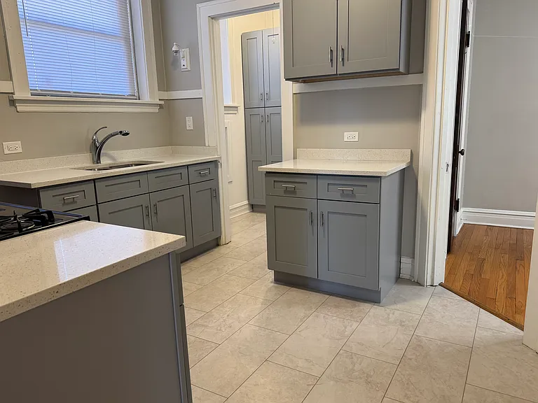 57 1/2 S Summit Ave #2E — Photo 8