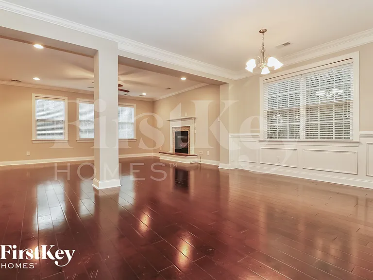 373 Fox Ridge Ln — Photo 3