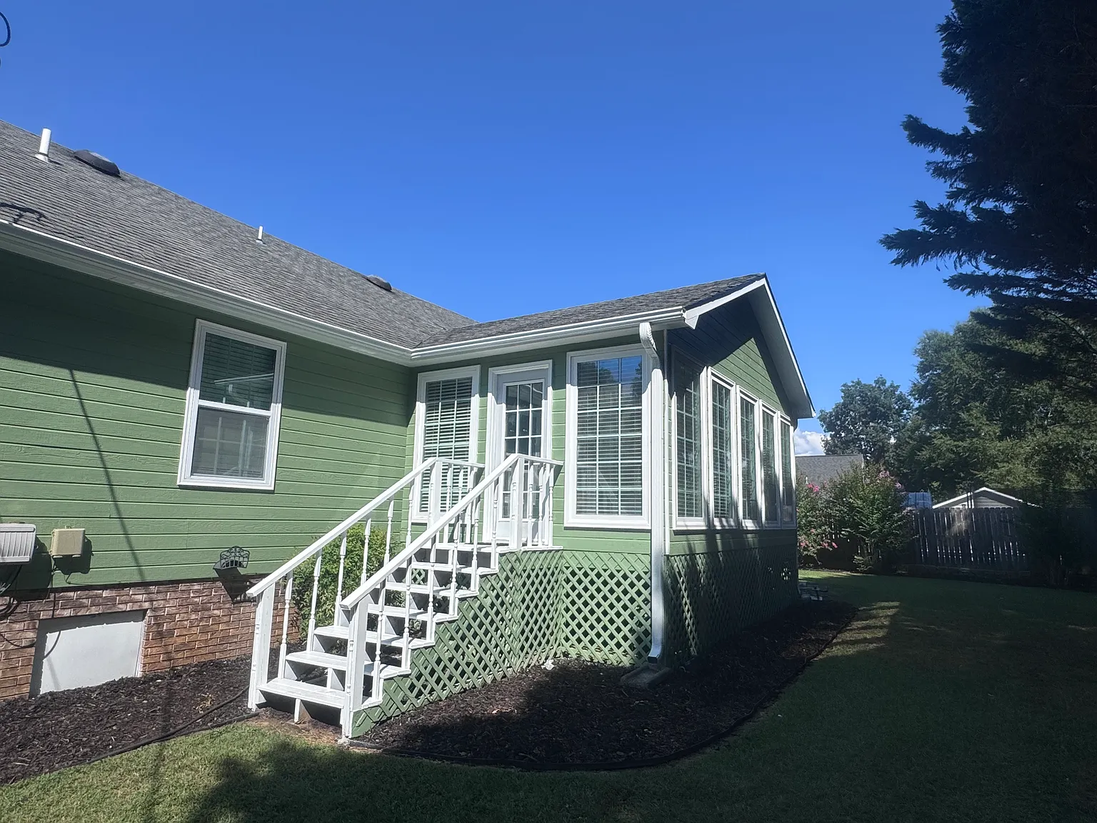 3 bed, 1800 sqft, $2,100 — Photo 3