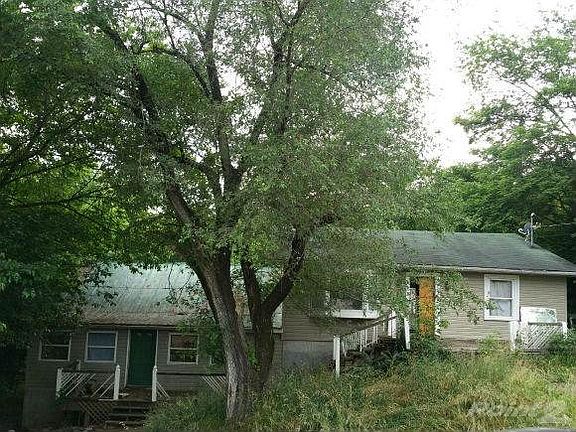 3rd image of 605 N Church St