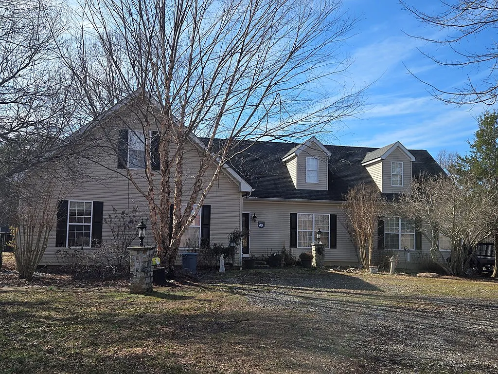 4 bed, 2.5 bath, $2,500 — Photo 3