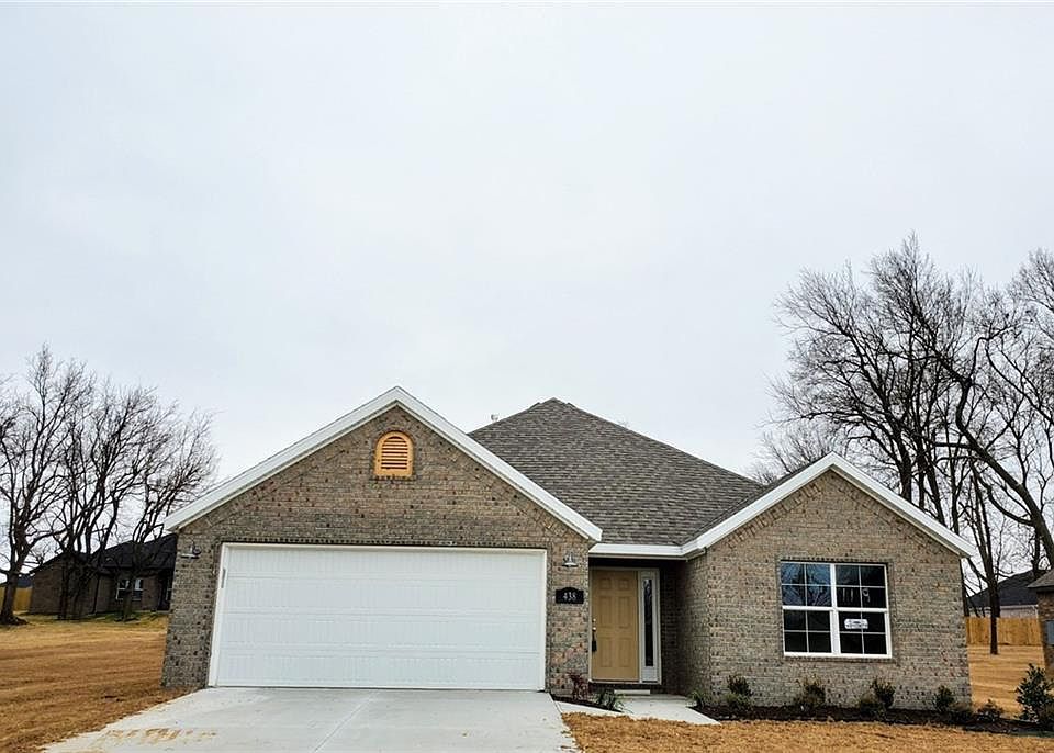 1st image of 438 Vista Del Valle St