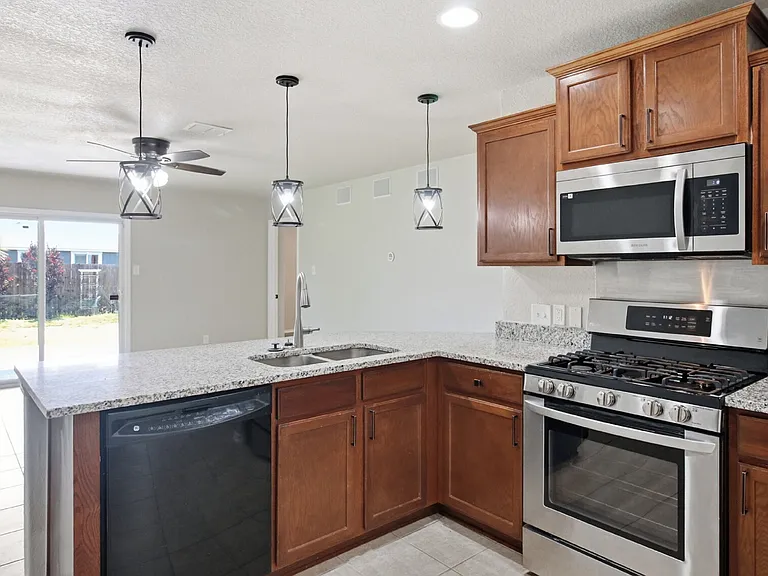 2334 Camberly Vw — Photo 8