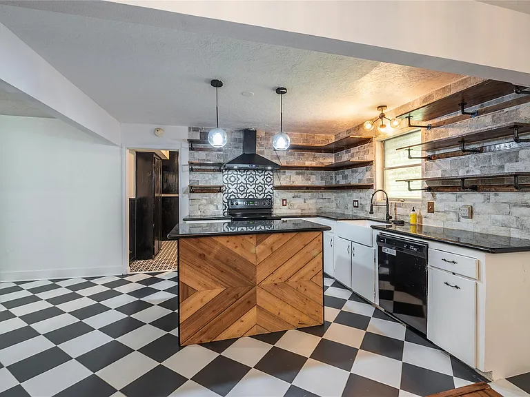 1219 Park Ln — Photo 7