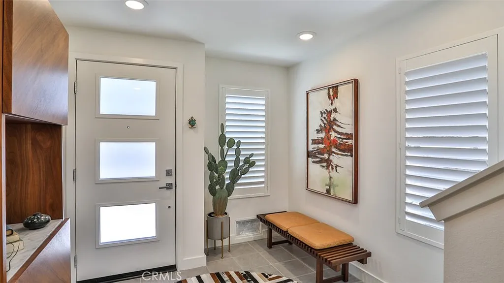2 bed, 2.0 bath, 1469 sqft, $6,000 — Photo 4
