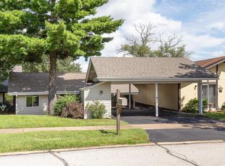 440 Country Downs Dr, Ballwin, MO