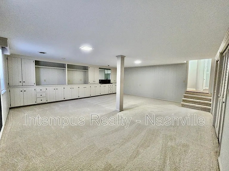 8124 Devens Dr — Photo 31