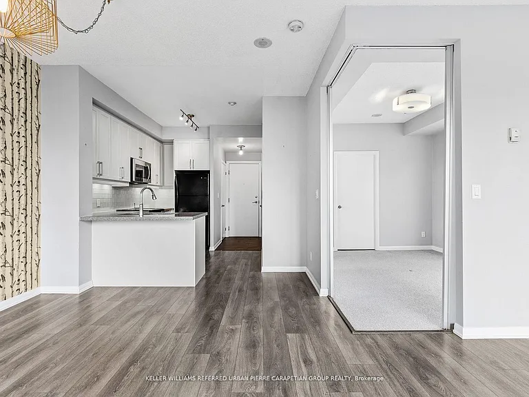 18 Beverley St #706B — Photo 10
