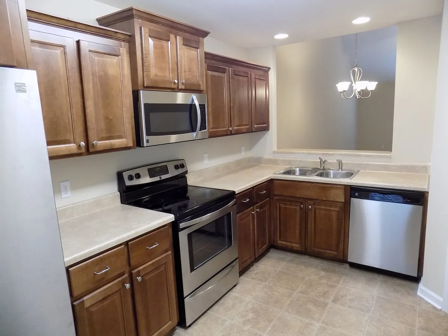 Town Home in Pooler! Move-In Ready — Photo 4